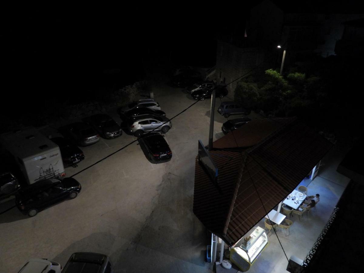 Hrstich Apartments ตราสนิสเซ ภายนอก รูปภาพ